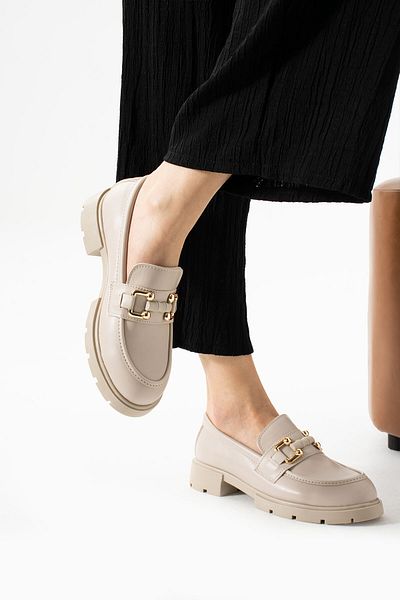 Neva'nın Butiği Δερμάτινο casual γυναικείο loafer με αξεσουάρ πόρπης Rima
