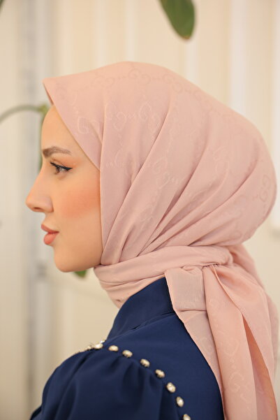 QASSA SHAL وشاح مينك - لوح ركوب الأمواج مطرز باللون الفضي