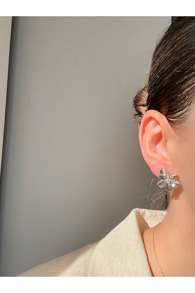 Ressia Small Flower Earrings