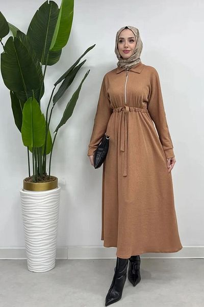Tesettür Diyarı Φόρεμα Hijab από ριμπ πλεκτό ύφασμα με λεπτομέρεια με φερμουάρ