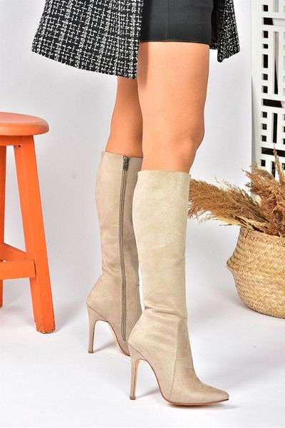 Fox Shoes Béžové semišové tenké dámské boty se špičatou špičkou N372530102