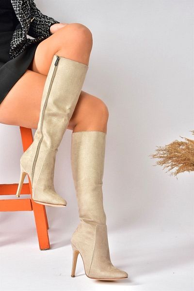 Fox Shoes Béžové semišové tenké dámské boty se špičatou špičkou N372530102