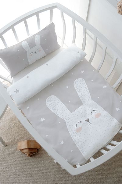 Tuğba Kuğu طقم غطاء لحاف لسرير أرنب بارك باللون الأبيض مع أرضية باللون الرمادي من Pure Baby - 80x120