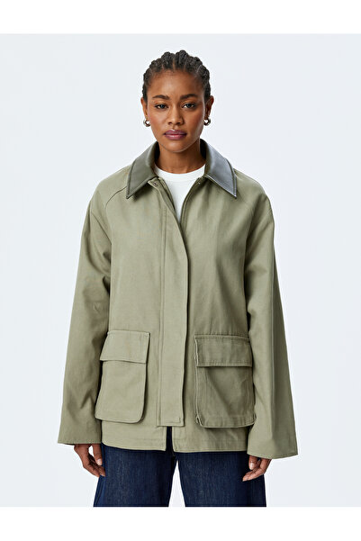 Koton Jacke aus Baumwoll-Gabardine-Stoff mit Reißverschlusstasche und Kragen aus Kunstleder