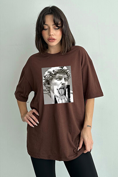Stendhal تي شيرت نسائي بني كبير الحجم مطبوع عليه تمثال داود وياقة دائرية