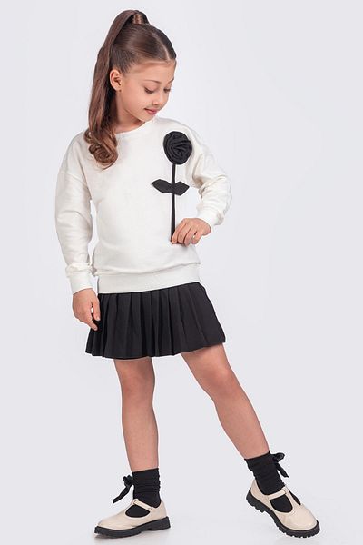 Minik Dolap White Pleated Shorts Skirt and Rose Decor Sweatshirt Set for Girl