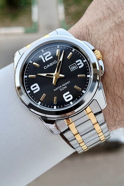 Casio Gold Silver Color Men's Wristwatch