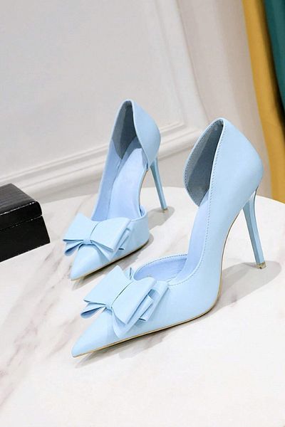TrendyAnka Pantofi cu toc stiletto clasici, albastru deschis, cu cataramă, 8 cm, cu fantă laterală