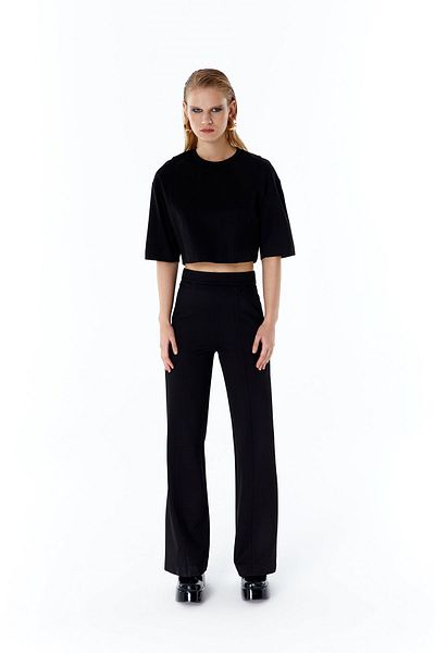 Rue Studio Tricou negru de bază Crop