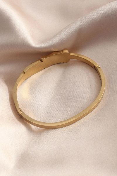 Clariss Gold Color Leaf Model Zircon Stone Detail Handcuff Women's Bracelet