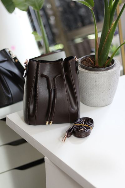 Moom Bag Women's Bitter Brown Shoulder Bag with Drawstring Detail