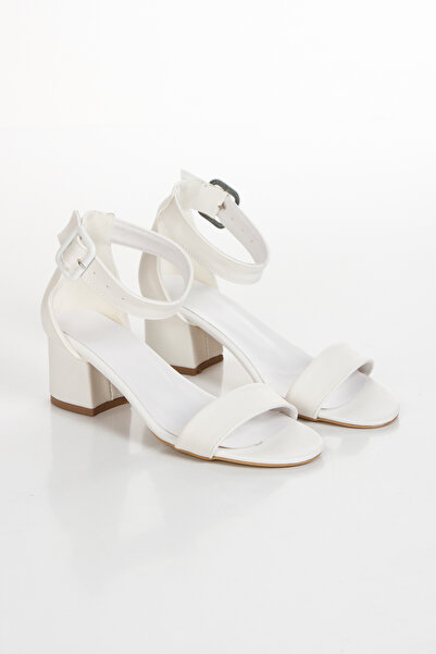 Kapriss γυναικεία καλοκαιρινά πέδιλα με χοντρή αγκράφα