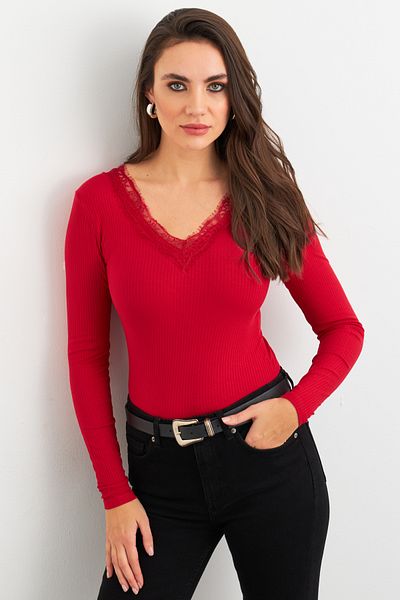 Cool & Sexy Červená dámská halenka s krajkovým výstřihem do V - Ayd406