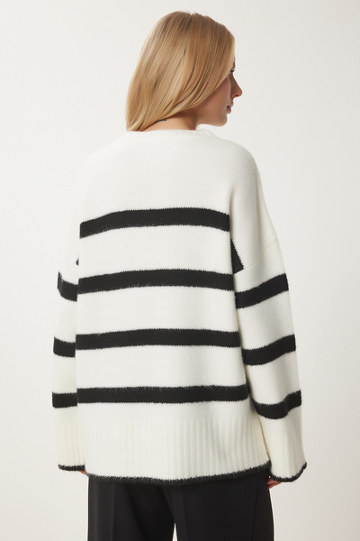 Happiness İstanbul Kadın Ekru Siyah Bisiklet Yaka Çizgili Triko Kazak PF00107