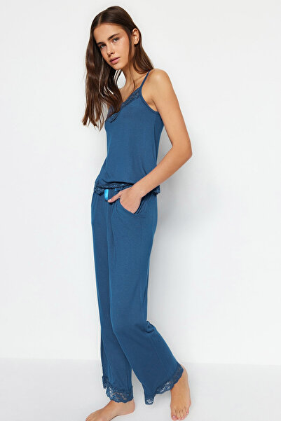 Trendyol Collection Синій мереживний піжамний комплект з віскозним бантом і стрічкою THMSS20PT0134