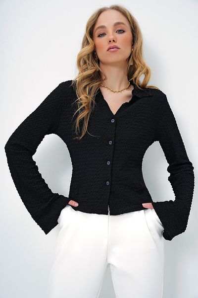 Trend Alaçatı Stili Women's Black V-Neck Spanish Sleeves Seersucker Fabric Summer Shirt Alc-X13459