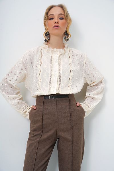 Trend Alaçatı Stili Women's Ecru Collar Ruffle Embroidery Embroidered Scallop Shirt Alc-X13356