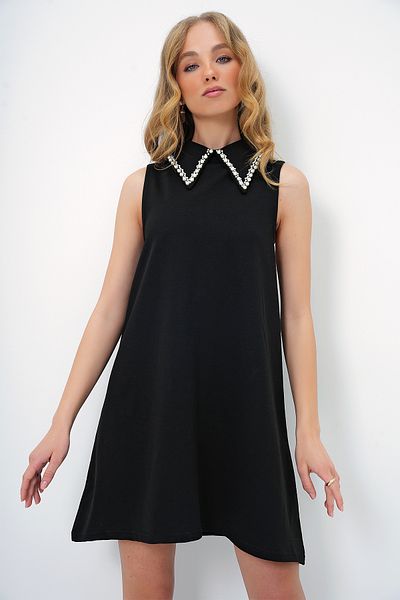 Trend Alaçatı Stili Schwarzes, ärmelloses Basic-Kleid mit Kunstperlenkragen für Damen ALC-X13480