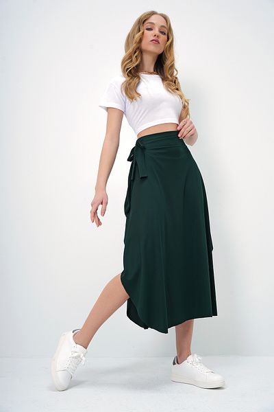 Trend Alaçatı Stili Smaragdgrüner, asymmetrisch geschnittener Taillenrock für Damen ALC-X5001