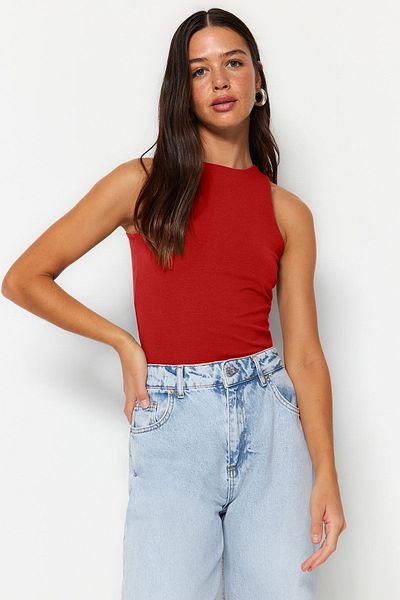 Trendyol Collection Dehnbares Neckholder-Unterhemd aus roter Baumwolle – sitzend am Körper, TWOSS23AL00069