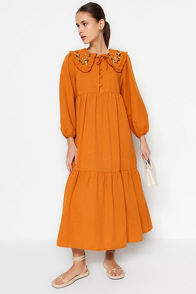 Trendyol Modest Gewebtes Kleid in Leinenoptik mit besticktem Zimtkragen und halber Knopfleiste TCTSS23EB00257