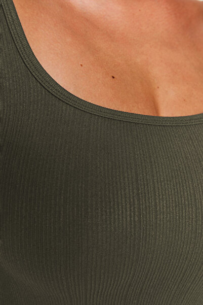 Trendyol Collection Krótka, bezszwowa khaki, wyjątkowo rozciągliwa, sportowa koszulka/bluzka z dzianiny TWOAW22BZ0450