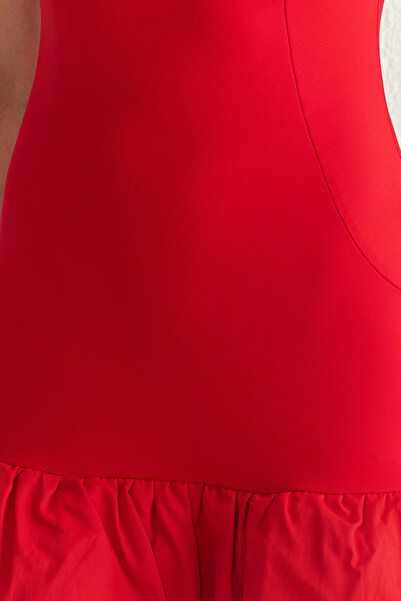 Trendyol Collection Piros buborékszoknya részletes belső rövidnadrág bélelt szőtt rövid estélyi ruha éjszakai ballagási ruha TPRSS25EL00059