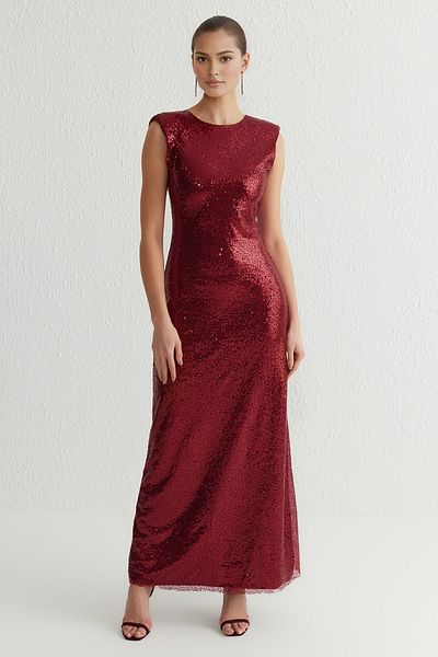 Trendyol Collection Burgunderrotes, mit Pailletten verziertes, gestricktes, langes, stilvolles Abendkleid mit Rückendetail TPRSS25AE00003