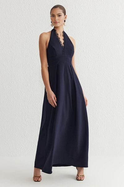 Trendyol Collection Marineblaues langes Abendkleid mit Spitze TPRSS25AE00035
