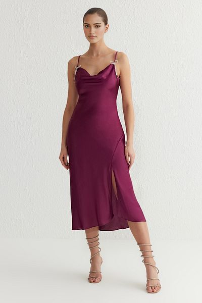 Trendyol Collection Λεπτομερές σατέν φόρεμα με φιόγκο από δαμάσκηνο TPRSS25EL00061