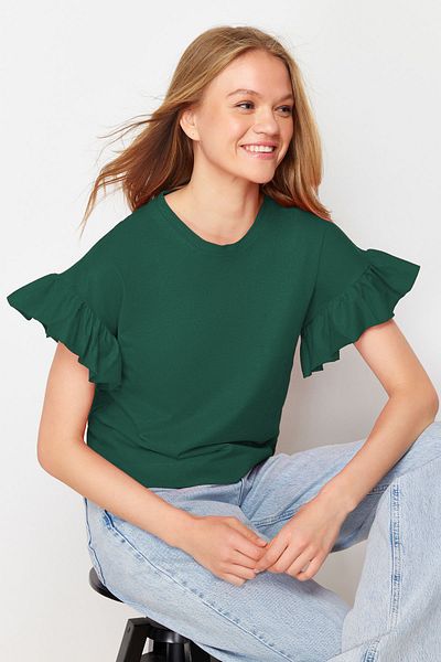 Trendyol Collection Koszulka z dzianiny w kolorze szmaragdowo-zielonym, 100% bawełny, z falbanką, z okrągłym dekoltem, w stylu basic Twoss22Ts2429