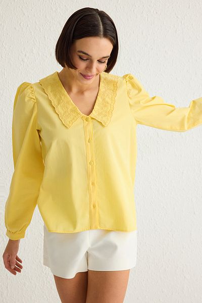 Trendyol Collection Normál, normál szabású pamut szőtt ing sárga gallérral, hímzett hímzéssel TWOAW21GO0005
