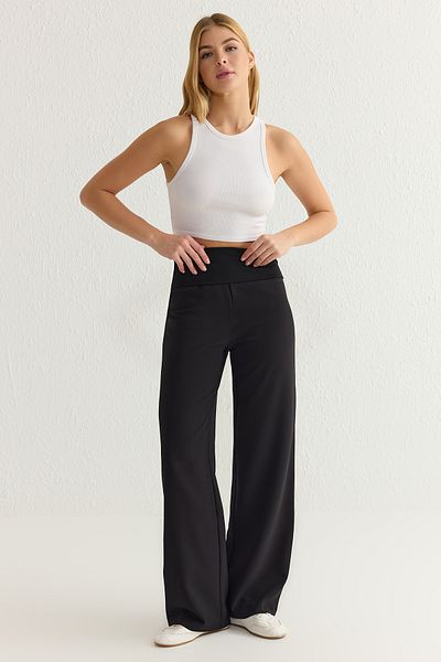 Trendyol Collection Schwarze, elastische, elastische Hose mit weitem Bein und gewebtem Bein TWOSS25PL00019