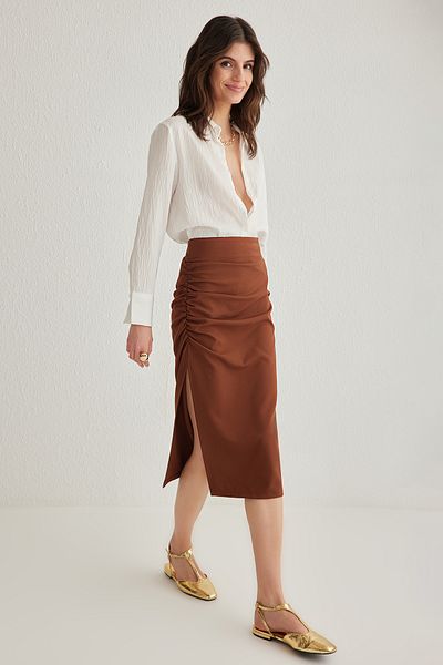Trendyol Collection Dunkelbrauner, geraffter, geschlitzter, detaillierter Bleistift-Midi-Webrock TWOSS20ET0045