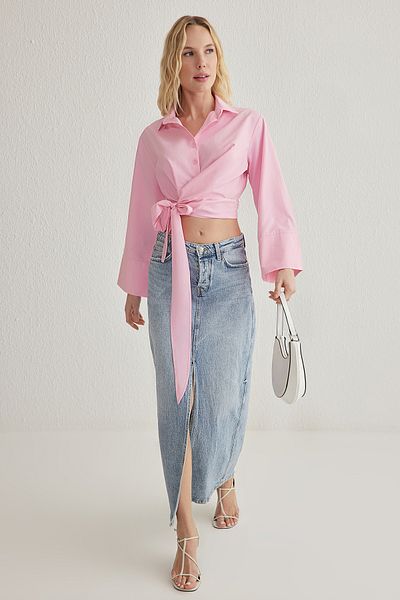 Trendyol Collection Rosafarbenes, normales, gewebtes Hemd mit Bindedetail TWOAW25GO00067