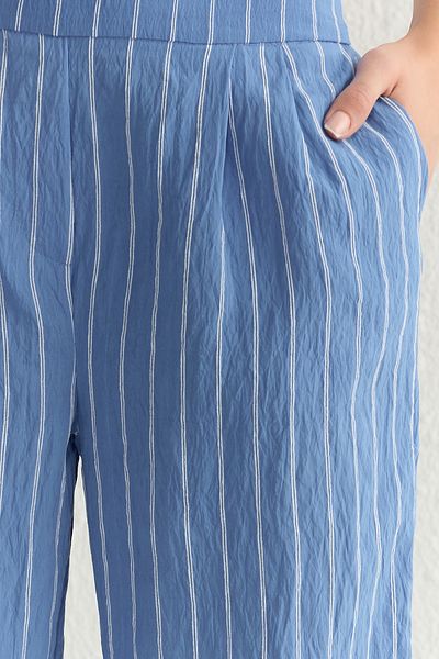 Trendyol Collection Pantaloni țesuți cu dungi albastre, cu talie obișnuită, cu picioare largi/picioare largi TWOSS25PL00017