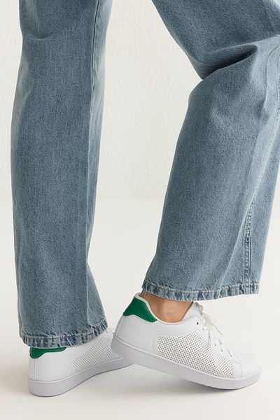 TRENDYOL SHOES Weiße, detaillierte Schnür-Sportschuhe für Damen TAKSS25SN00000