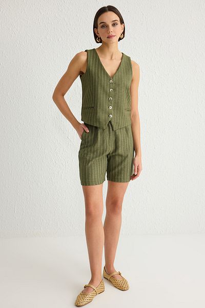 Trendyol Collection Khaki V-nyakú mellény és zsebes rövidnadrág szett szőtt alsó-felső szett TWOSS25AU00031