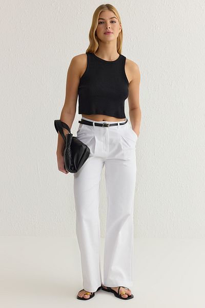 Trendyol Collection Weiße gewebte Baumwollhose mit Gürtel TWOSS25PL00024