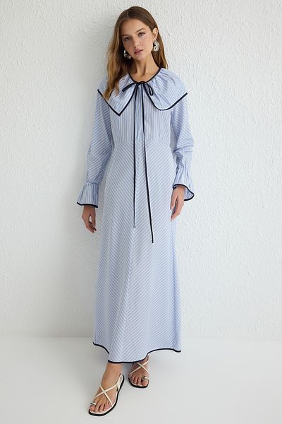 Trendyol Modest Blaues, mit Paspeln verziertes, gewebtes Kleid TCTSS25EB00005