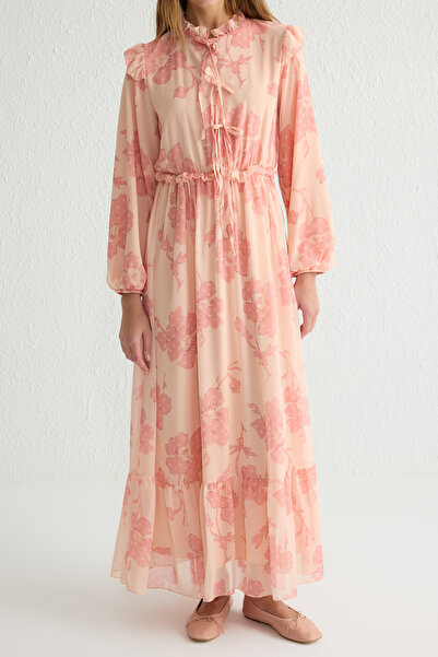 Trendyol Modest Φόρεμα από λουλουδάτο υφαντό σιφόν με επένδυση πούδρας TCTSS25EB00008