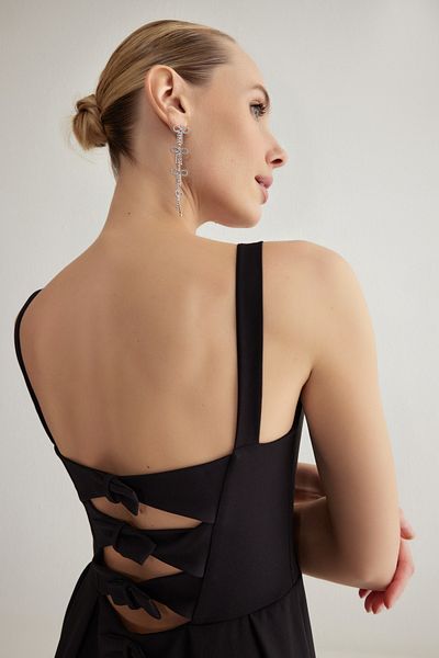 Trendyol Collection Schwarzes, gewebtes, langes, stilvolles Abendkleid mit A-Ausschnitt und Heimkehrkleid TPRSS25AE00020