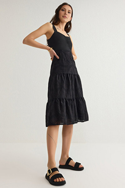 TRENDYOL SHOES Γυναικείες φλατ παντόφλες μαύρες σουέτ με χρυσή πόρπη TAKSS25TE00006