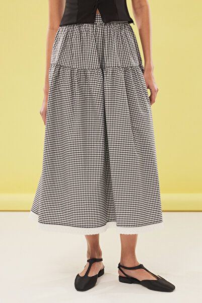 Trendyol Collection Černá krajková detailní midi sukně A-line - Gingham vzor, tkaná TWOSS25ET00073