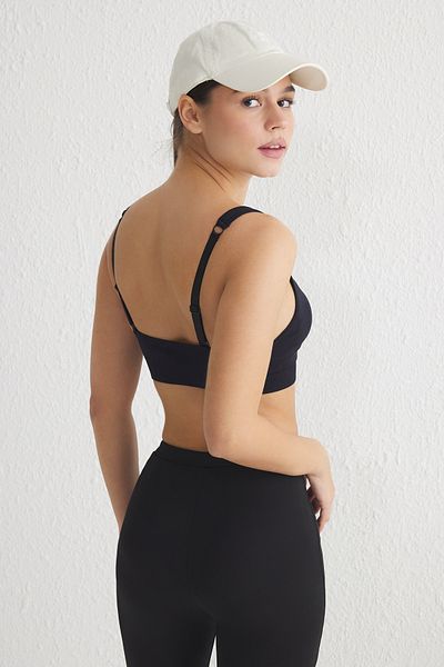 Trendyol Collection Seamless Black Knitted Sports Bra - Support & Shape Thmss25Ss00001