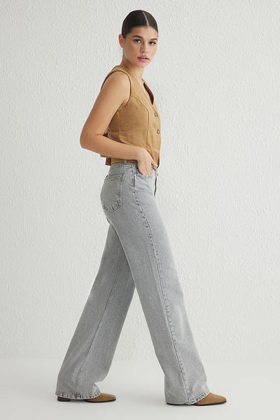 Trendyol Collection Graue Jeans mit hoher Taille und weitem Bein TWOSS23JE00083