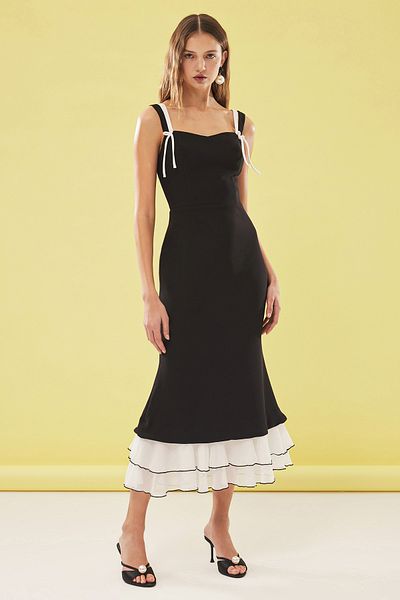 Trendyol Collection Schwarz-weißes, gewebtes Hochzeits-/Hochzeitskleid mit Schleife und Saumdetail, schickes Abendkleid TPRSS25EL00022