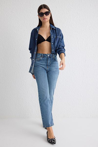 Trendyol Collection Blugi drepti confortabili cu talie înaltă albastru TWOSS25JE00099