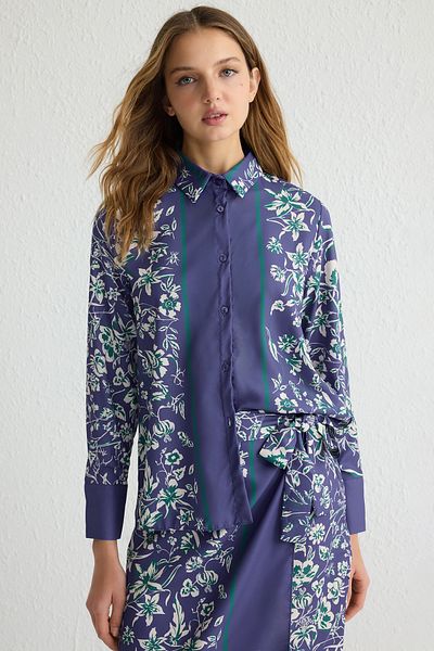 Trendyol Modest Marineblaues Hemdkragen-Set mit Blumendruck – TCTSS25US00004