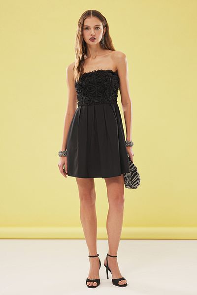 Trendyol Collection Detailní černé 3D růžové šaty Tprss25El00129